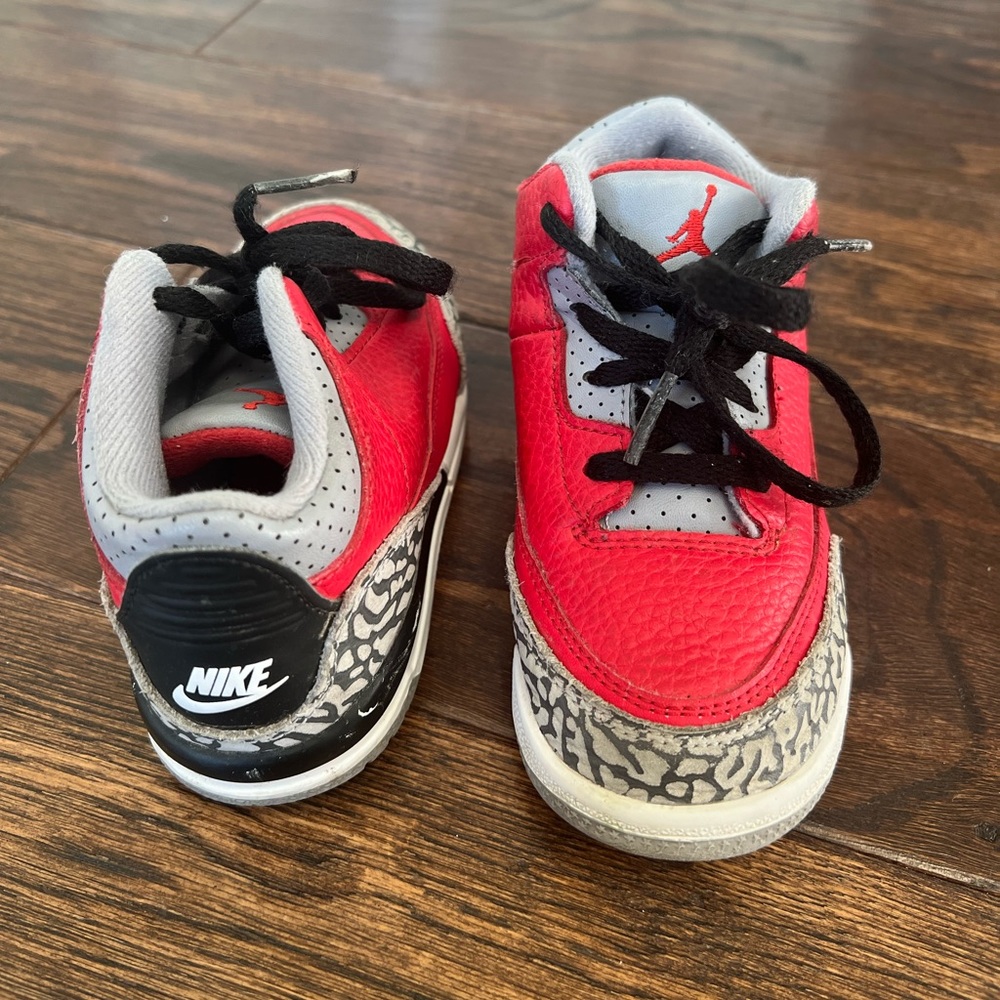 Toddler boys size 9 Nike Air Jordans